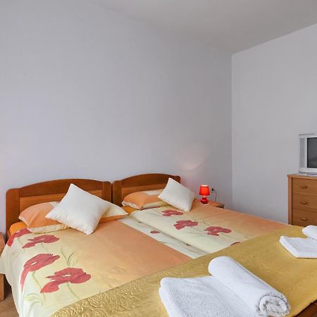Apartman D&D, Dvorine 63 Banjole Bagian luar foto