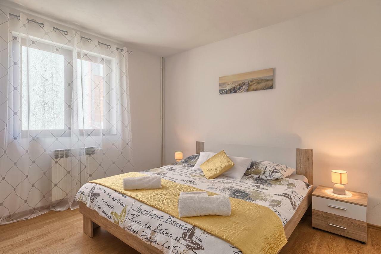 Apartman D&D, Dvorine 63 Banjole Bagian luar foto