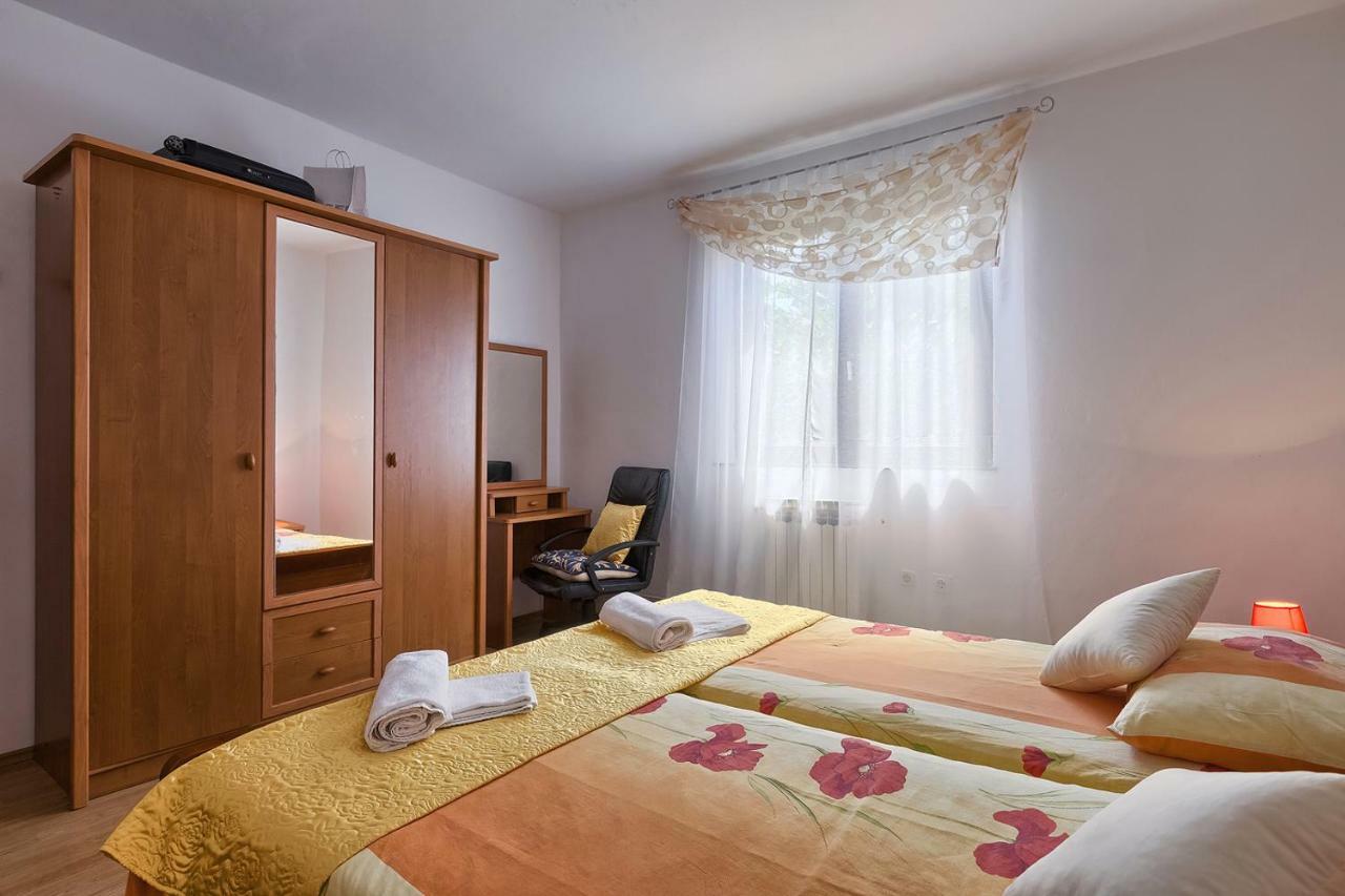 Apartman D&D, Dvorine 63 Banjole Bagian luar foto