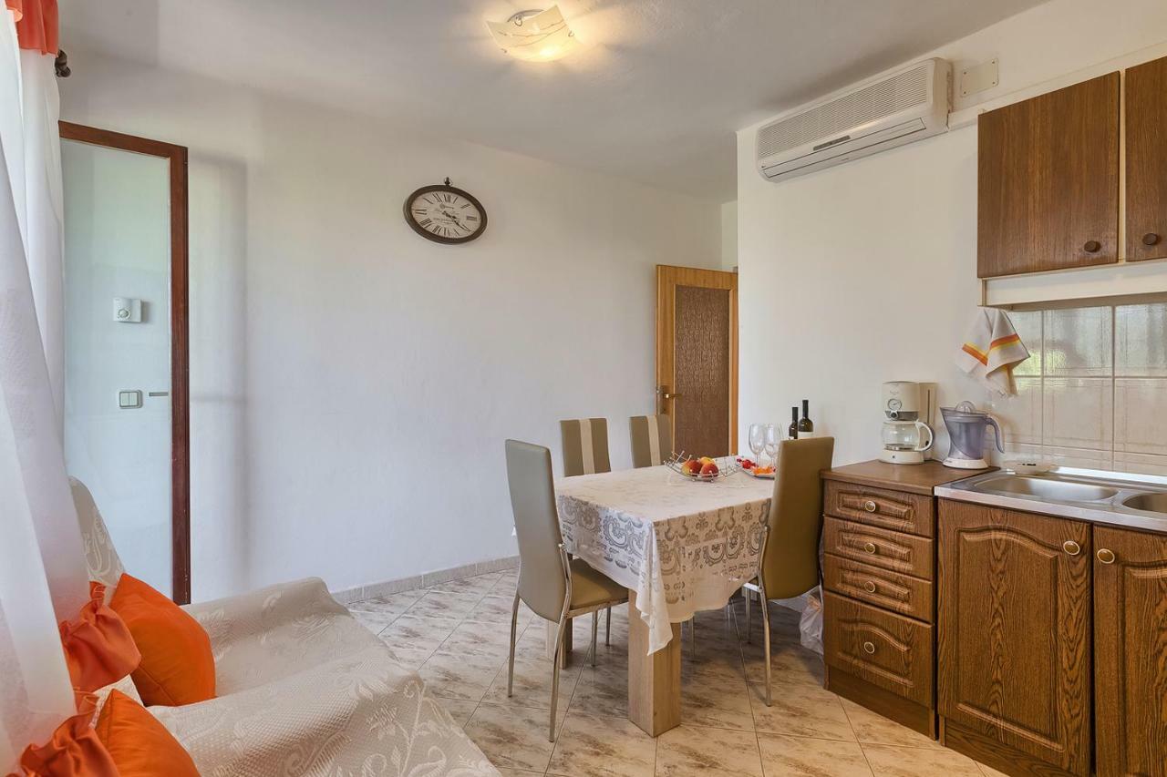 Apartman D&D, Dvorine 63 Banjole Bagian luar foto