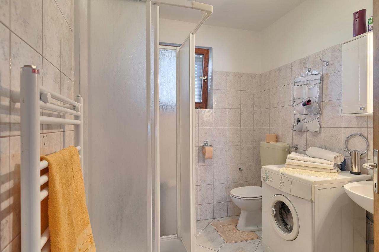 Apartman D&D, Dvorine 63 Banjole Bagian luar foto