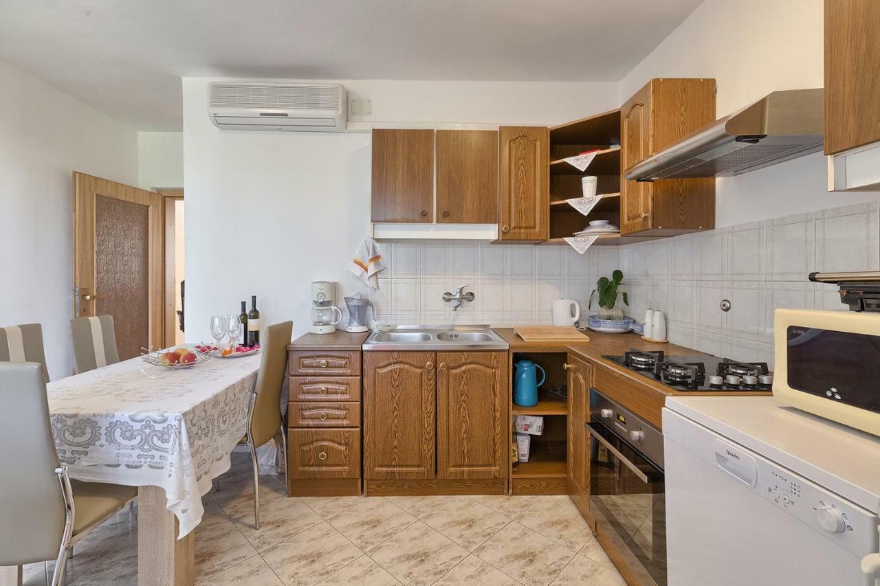 Apartman D&D, Dvorine 63 Banjole Bagian luar foto