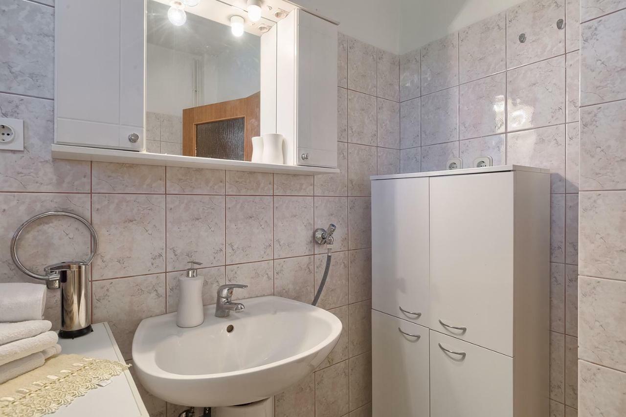 Apartman D&D, Dvorine 63 Banjole Bagian luar foto