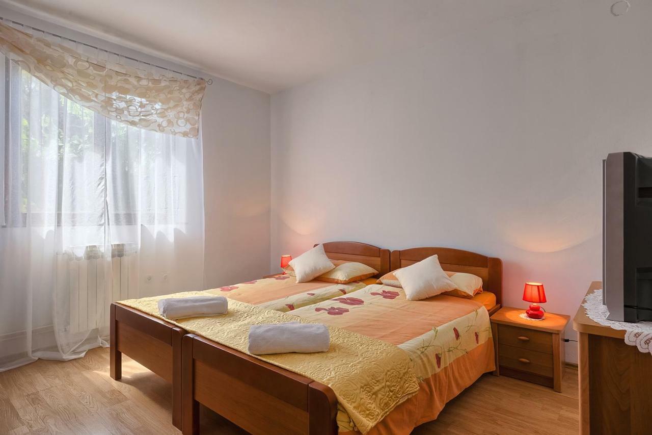 Apartman D&D, Dvorine 63 Banjole Bagian luar foto