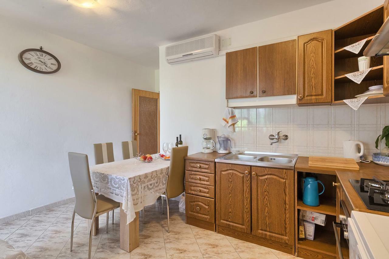 Apartman D&D, Dvorine 63 Banjole Bagian luar foto