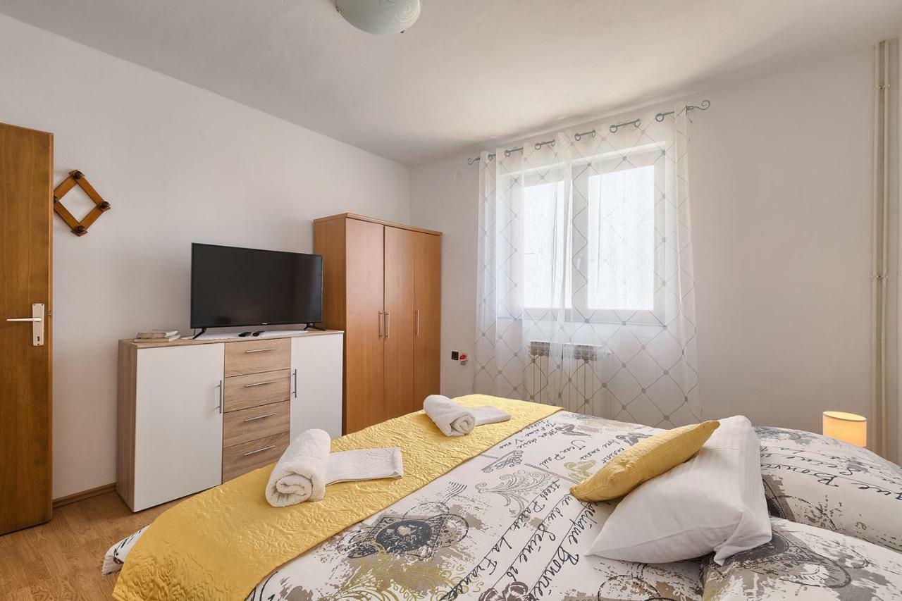 Apartman D&D, Dvorine 63 Banjole Bagian luar foto