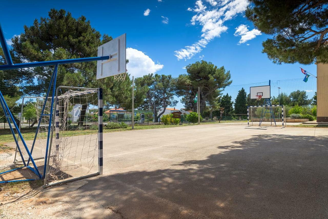 Apartman D&D, Dvorine 63 Banjole Bagian luar foto