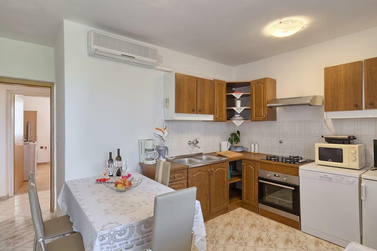 Apartman D&D, Dvorine 63 Banjole Bagian luar foto