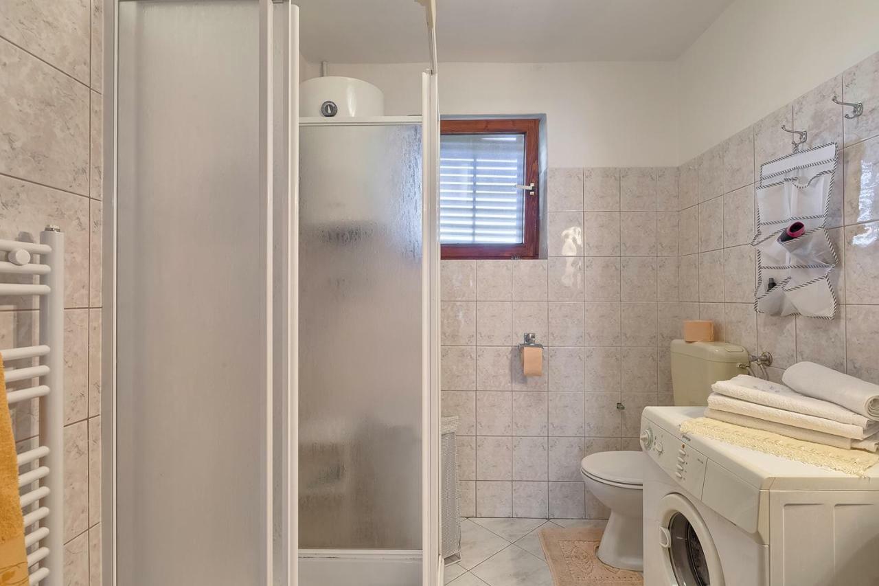 Apartman D&D, Dvorine 63 Banjole Bagian luar foto